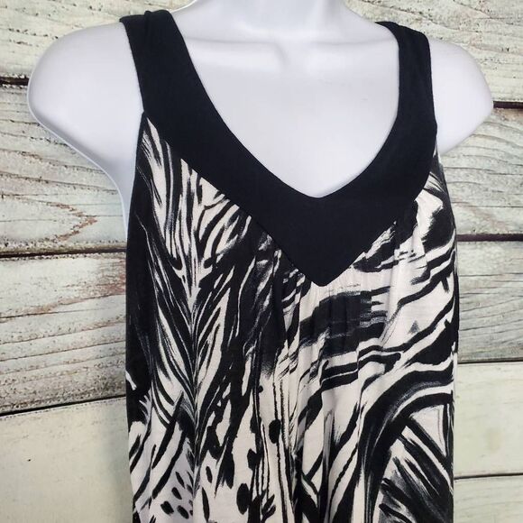 Maurices Women’s 1x Black White Abstract Print Rayon Racerback Tank Top - Picture 2 of 8